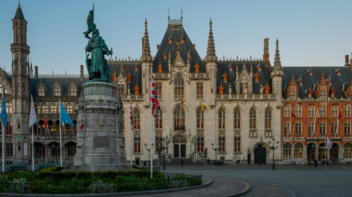 brugge-5 https://storage.googleapis.com/cruise-express-media/images/elijah-g-b0aX8hQT5XU-unsplash.width-1200.jpg